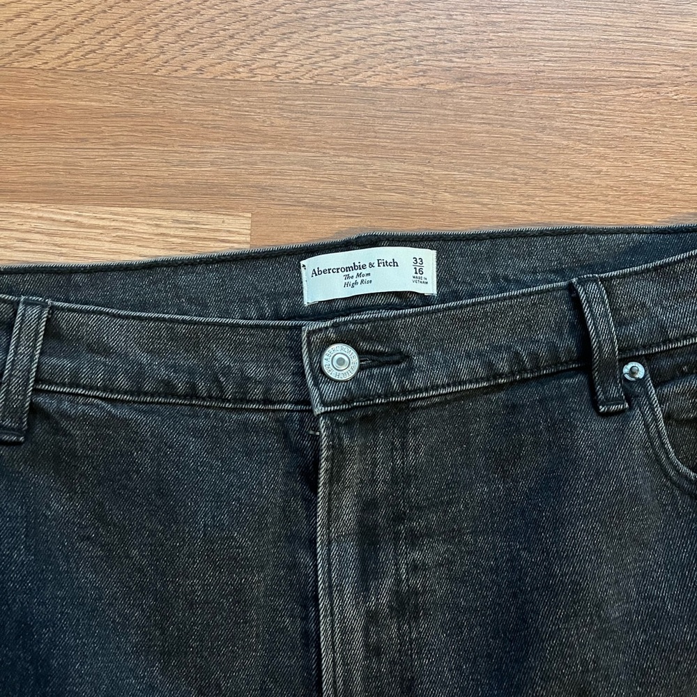 Abercrombie & Fitch “The Mom” High Rise Jeans - Picture 4 of 4